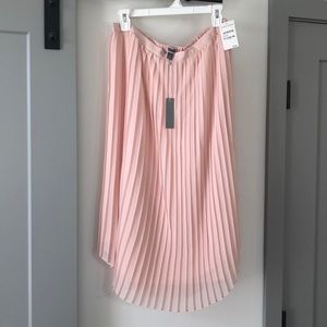 Pale pink pleated skirt